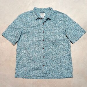 LL Bean Green Seashell Short Sleeve Button Shirt Size MEDIUM Beach Tropical